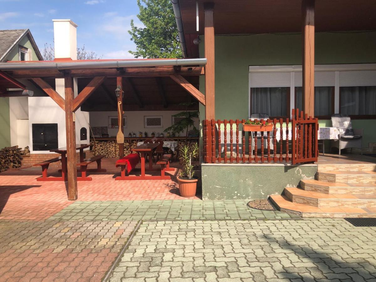 Bakonyi Mamutfenyő Vendégház Tés Kültér fotó
